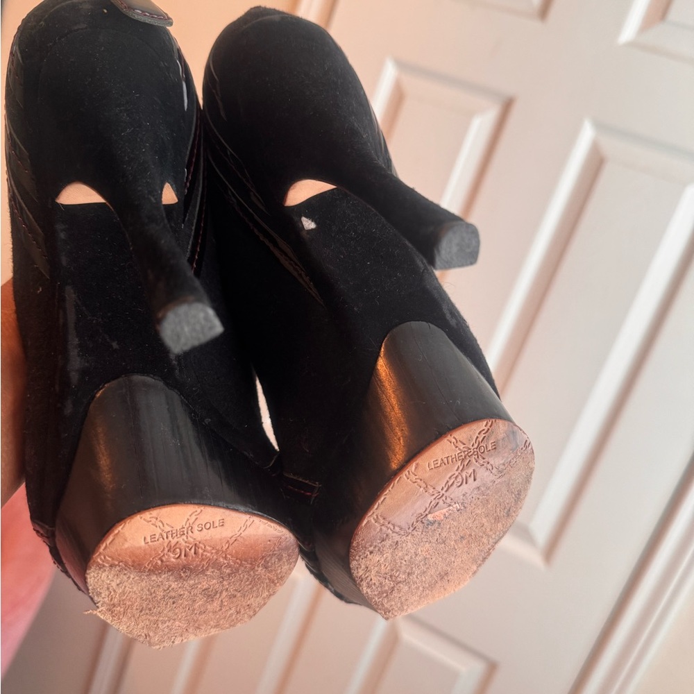 Adorable L.A.M.B platform stilettos, Size 9 L.A.M.B. - Picture 6 of 7